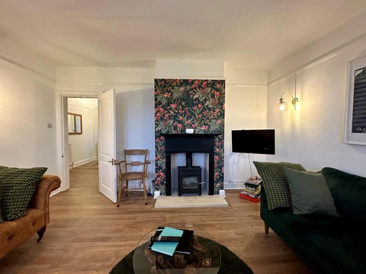 3 Bed Ground Floor Apartment - Hot Tub Optional Upgrade Hythe  Buitenkant foto