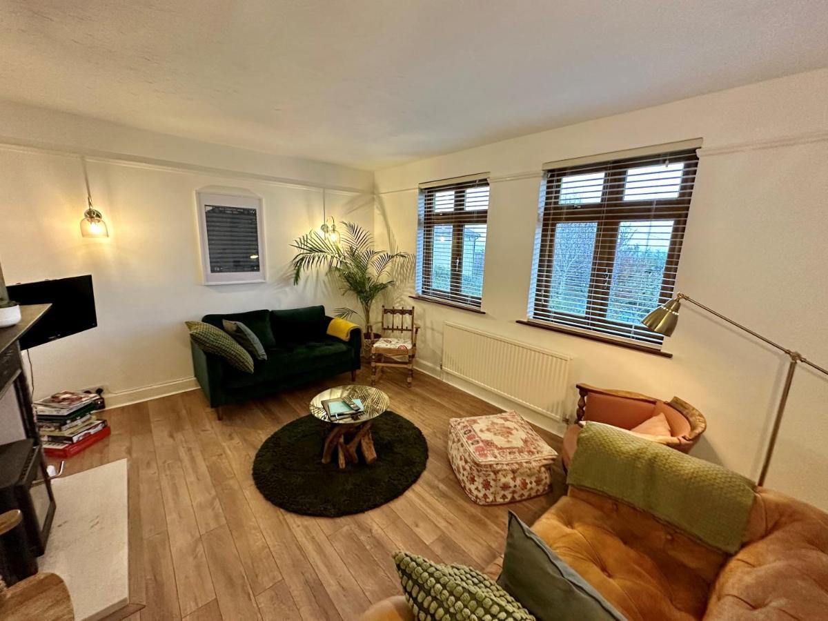 3 Bed Ground Floor Apartment - Hot Tub Optional Upgrade Hythe  Buitenkant foto